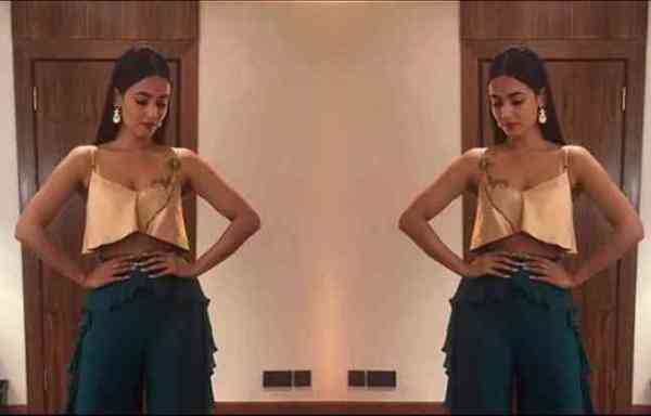 सोनल चौहान की इन तस्वीरों ने मचाया इंटरनेट पर धमाल