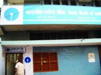 उपभोक्ताओं को जागरूक करने बैंक जगह-जगह लगा रहे पोस्टर व पाम्पलेट, जानें क्या लिखा है इसमें