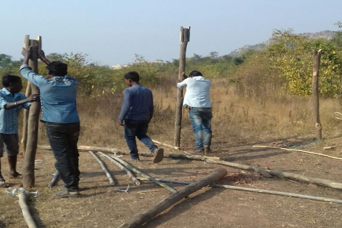 वन भूमि पर किया जा रहा था कब्जा, गश्त में गए वनरक्षकों ने गाड़े गए बांस को उखाड़ा