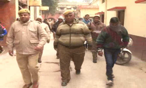 अदालत की फटकार के बाद पुलिस ने शार्प शूटर कार्तिक को किया पेश