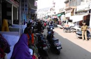 The city dwellers who came to shopping on the market opening each sect