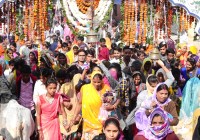 No injunction prohibited obstacles on roads