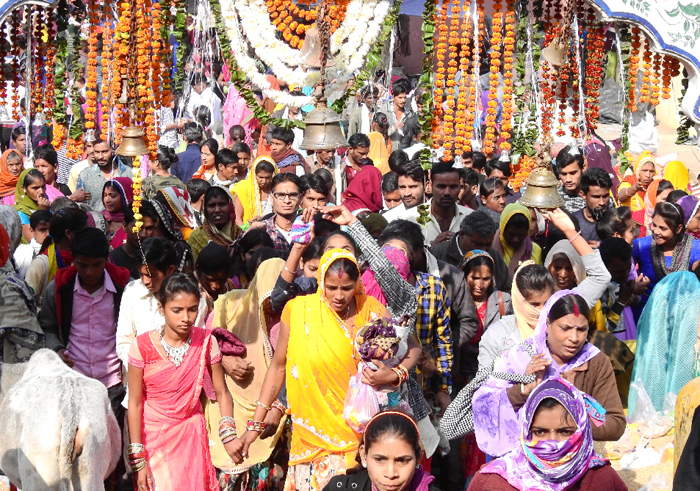 No injunction prohibited obstacles on roads