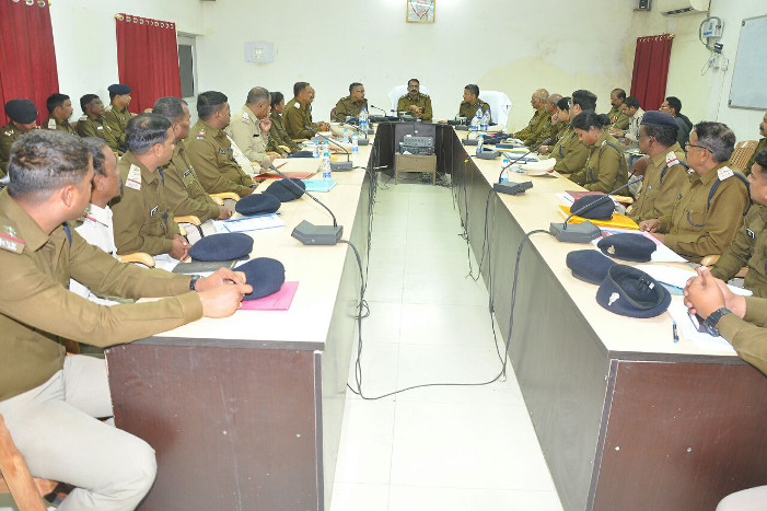 आईजी ने रायगढ़ पुलिस को दी नसीहत... जिसे तकलीफ होती है वो ही आते हैं थाने, इसका ध्यान रखें