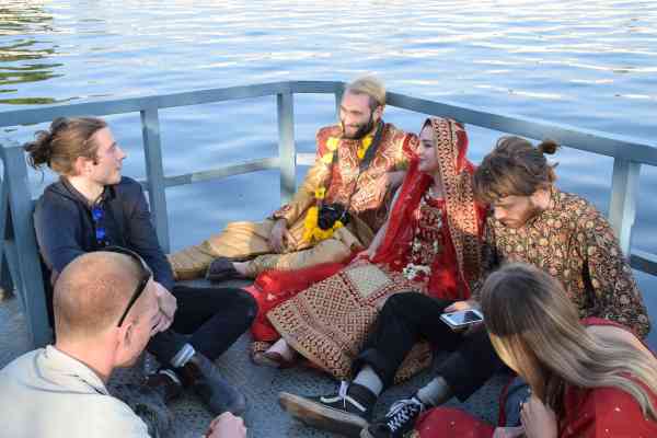 PIC: foreign couple celebrating their marriage at pichola lake udaipur