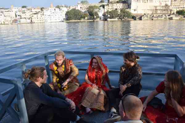 PIC: foreign couple celebrating their marriage at pichola lake udaipur