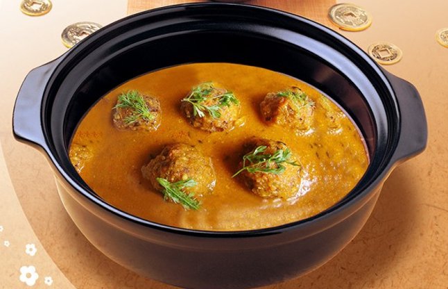 patta gobhi kofta curry