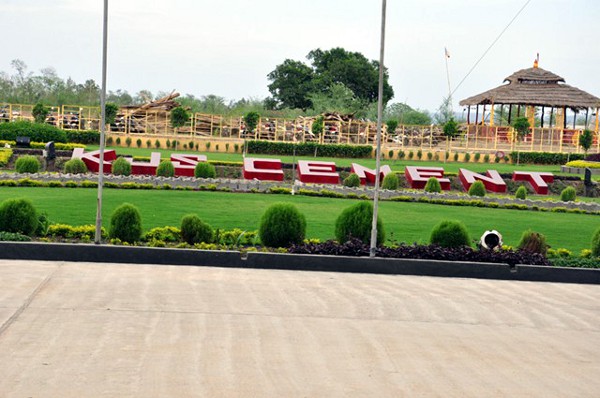 Income tax seized Pawan Ahluwalia Driver property worth 15 crores