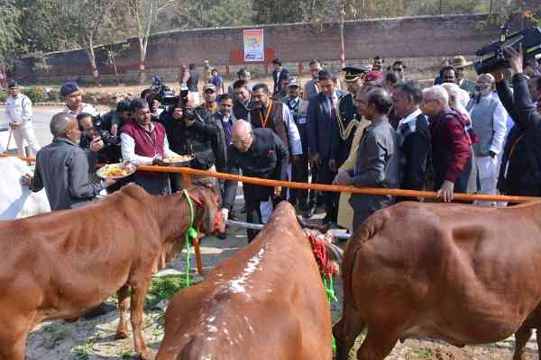 राष्ट्रपति ने विकलांग विवि के छात्रों को दिए मेडल, नानाजी की प्रतिमा का अनावरण