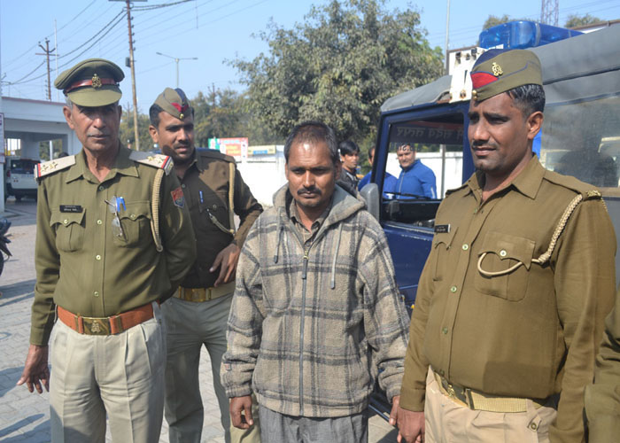 illegal liquor of 60 lac rupees seized by police in jhansi