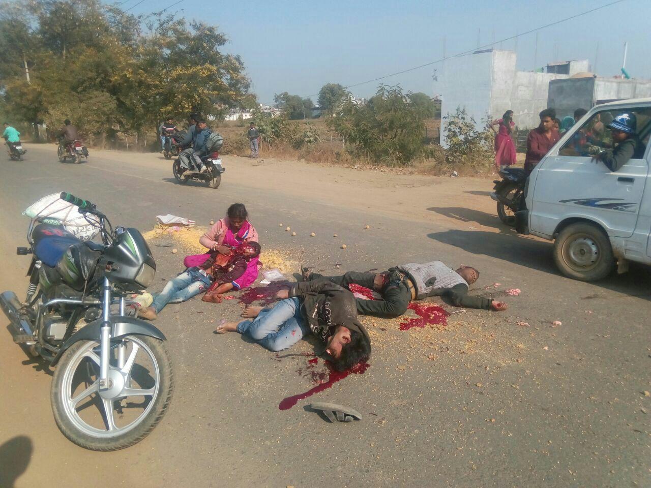 Three killed road accident in hoshangabad
