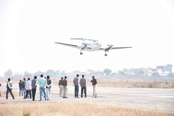 इस तरह सीएम शिवराज और राज्यपाल की हुई अगुवानी