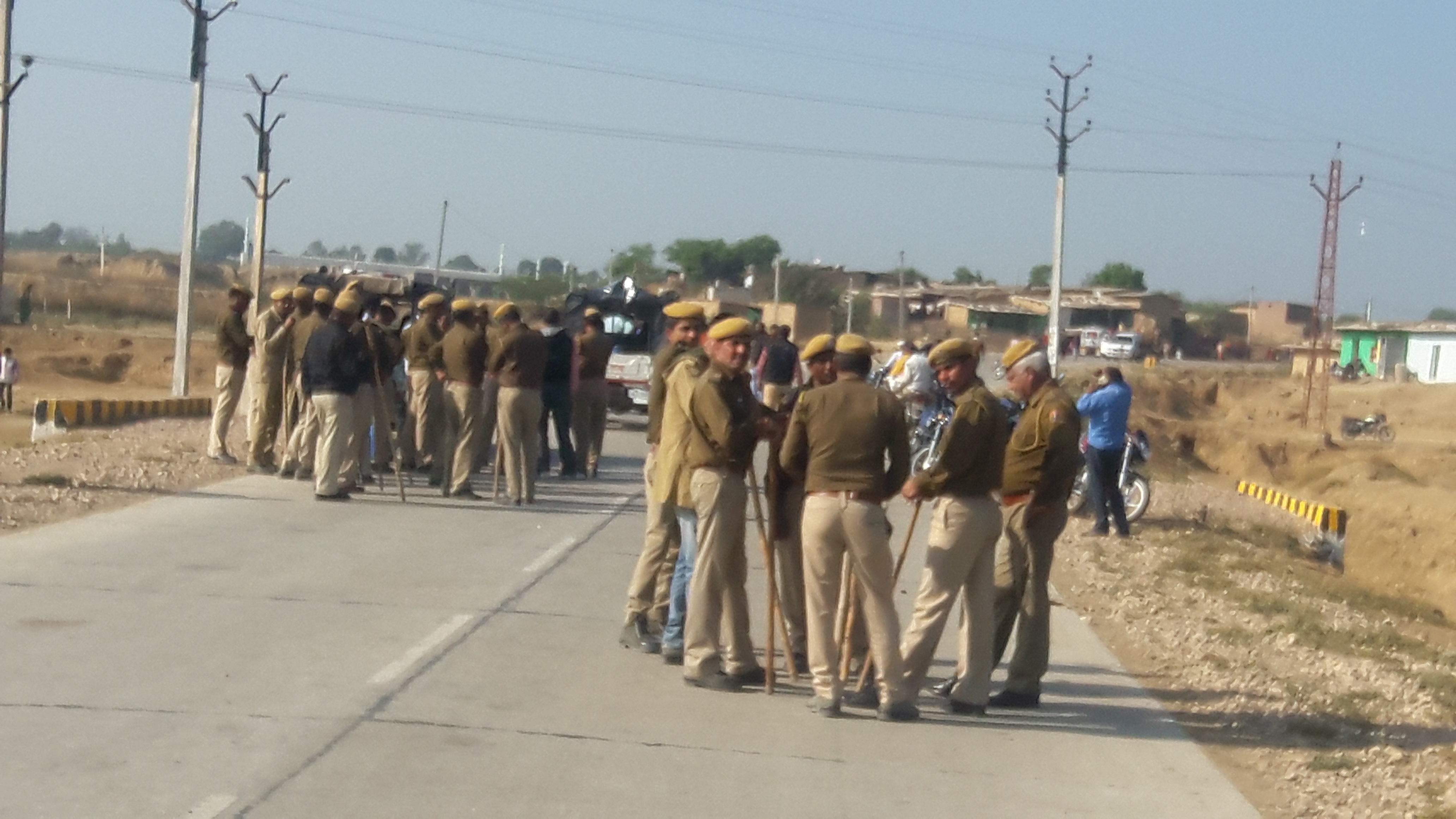 Police Lathi charge in Etawa