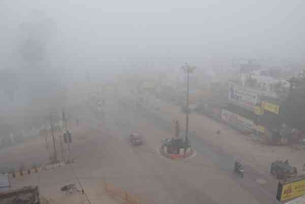 कोहरे की वो अनचाही तस्वीर, देखिइए किस तरह चादरो में लिपटा रहा विंध्य