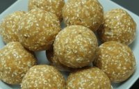 chawal gur ladoo