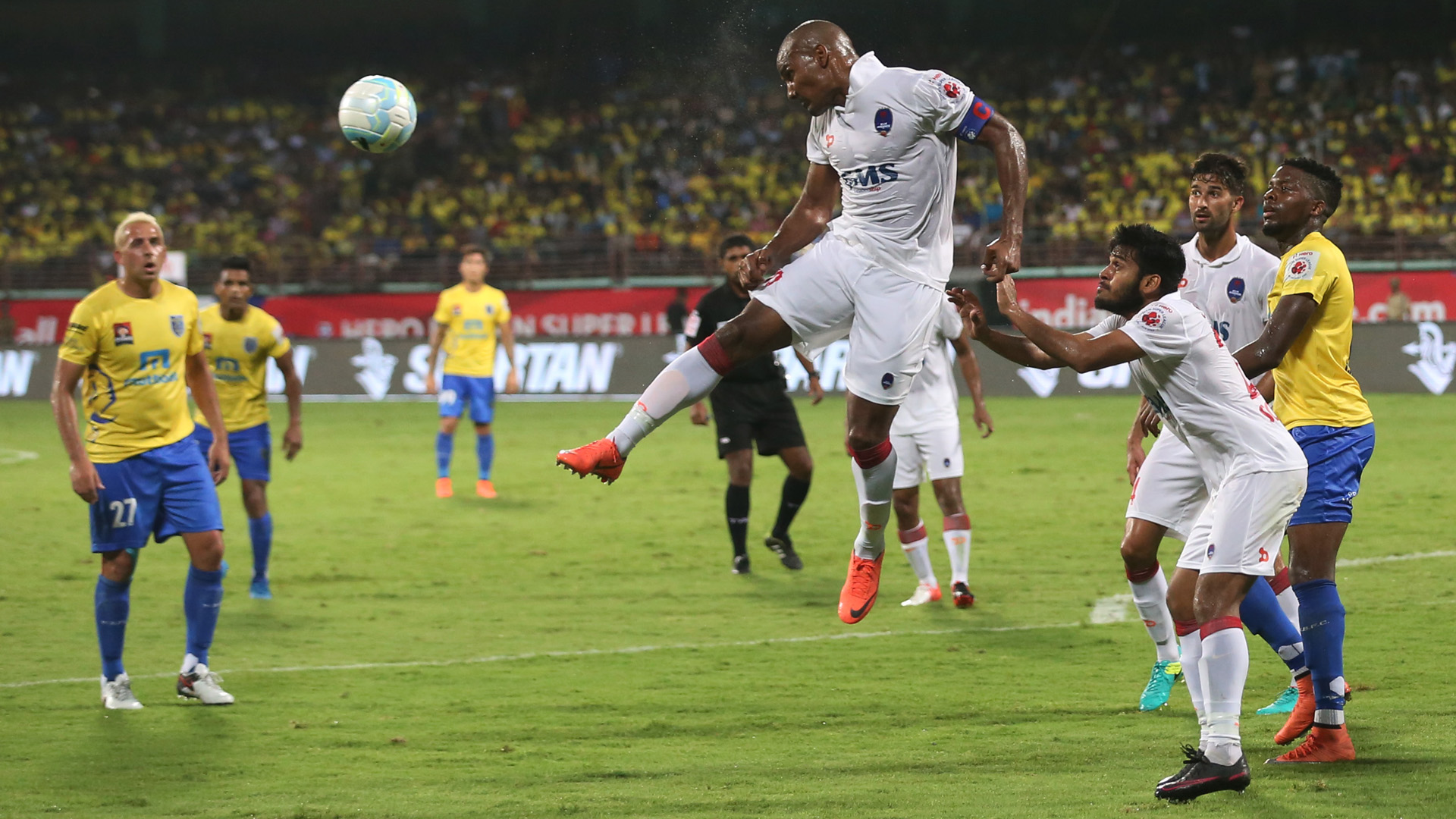 Indian Super league kerala blasters beat delhi dynamos by 3-1