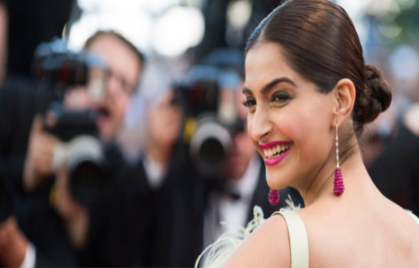 सोनम के लिए परेशानी का सबब बने फोम के गद्दे