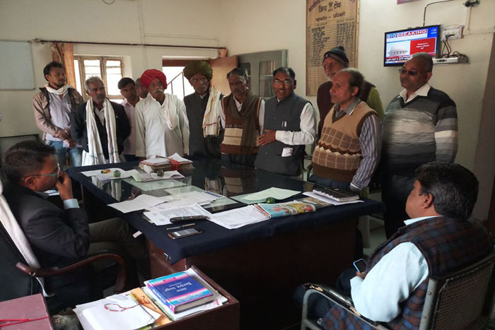 कार्रवई के लिए सौंपा ज्ञापन