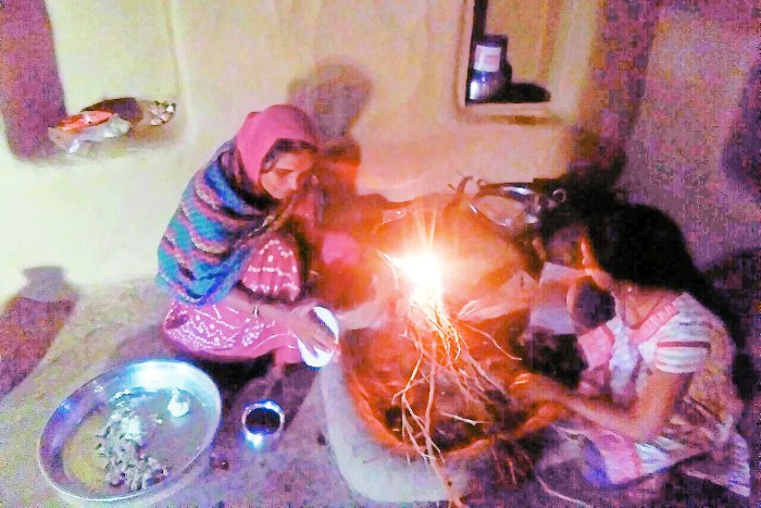 pradhan mantri ujjwala yojana irregularities falasiya udaipur