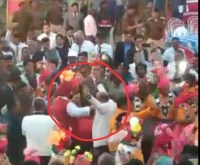 जी हां ये है प्रदेश के कर्मा पार्टी की थाप, इसे सुनकर रेलवे जीएम ने भी खूब लगाए ठुमके, देखिए वीडियो...