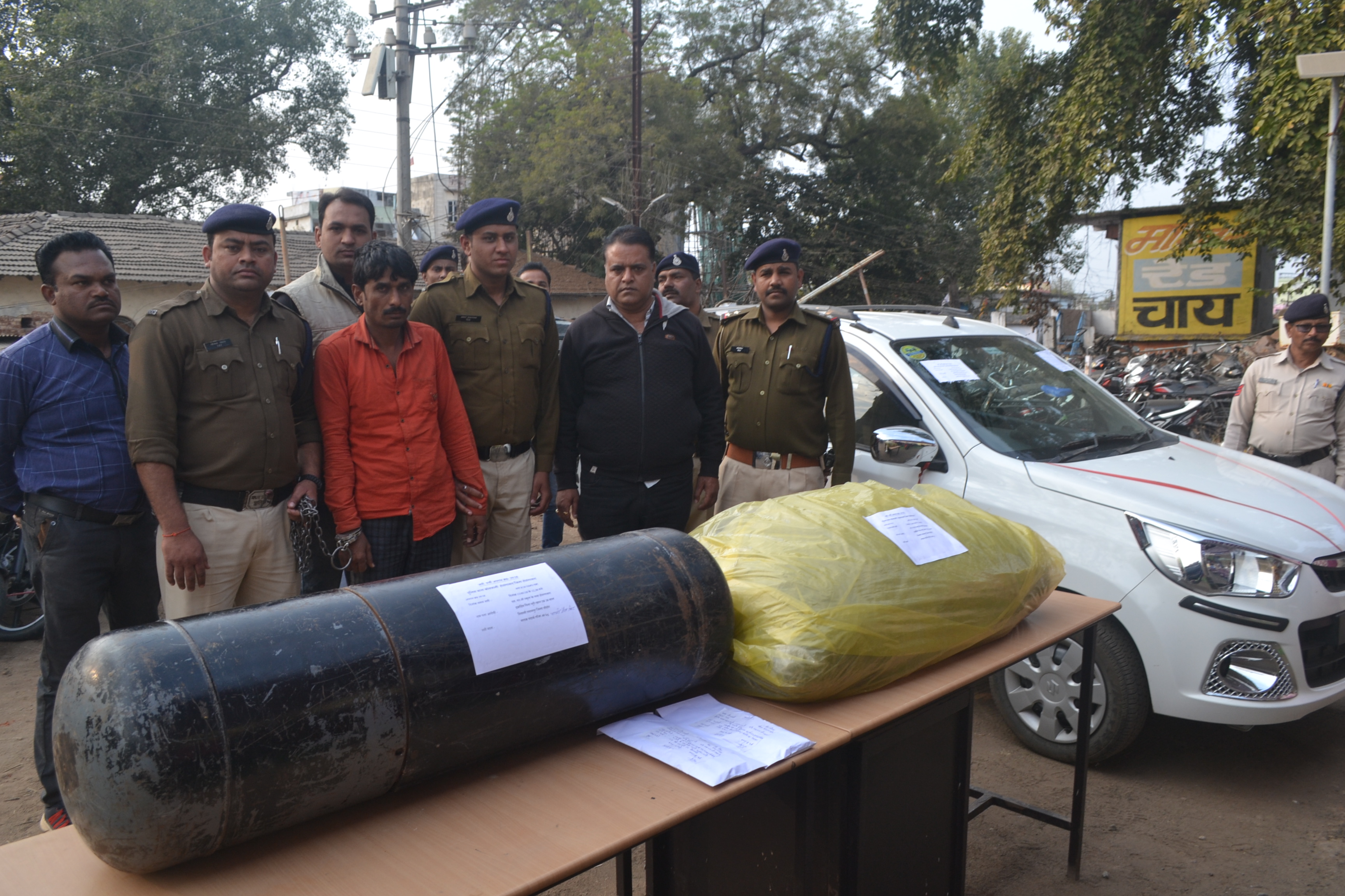 story youth caught with 40 kg of ganja in hoshangabad