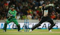 Trent Boult took 5 wickets as New Zealand bowled out Pakistan for 72
