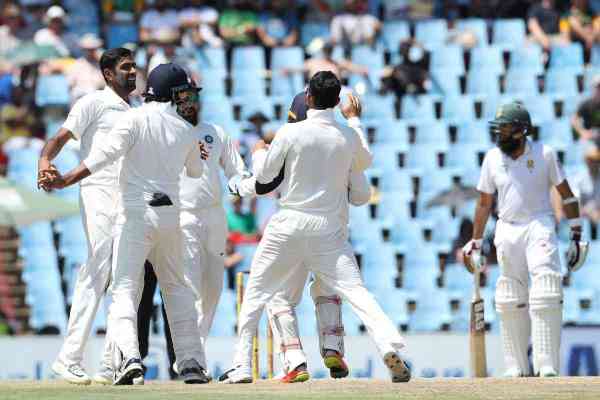 photo gallery : IND claw back with 4 wickets in last session