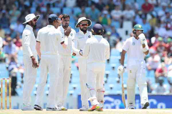 photo gallery : IND claw back with 4 wickets in last session