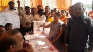 VIDEO - जो सरकार निकम्मी है, वो सरकार बदलनी है  के नारे से गुंजायमान हुआ लोकसुराज शिविर, पढि़ए खबर...