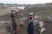 पत्रिका विशेष : आखिर क्यों इस गांव के लोग खाना पकाने के लिए हैंडपंप के पानी का नहीं करते इस्तेमाल, पढि़ए खबर...