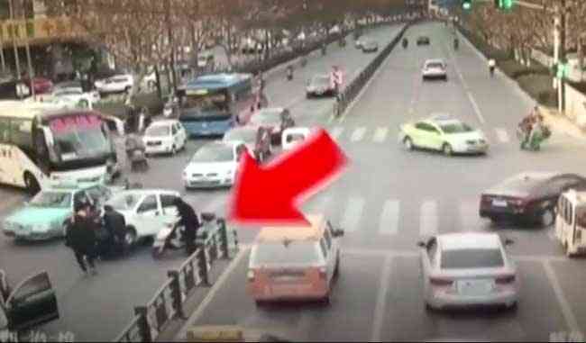 China,accident,car accident,car hit,