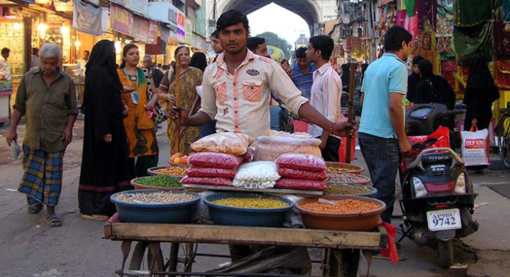 Faizabad district administration gave relief to Rehdi shopkeepers