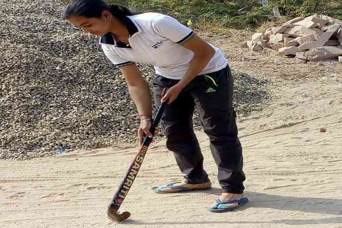 struggle for coaching fees by hockey player