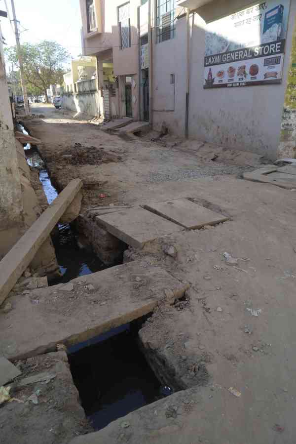 damage roads images udaipur