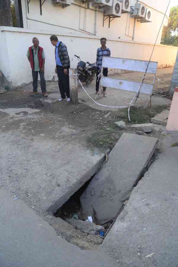 damage roads images udaipur