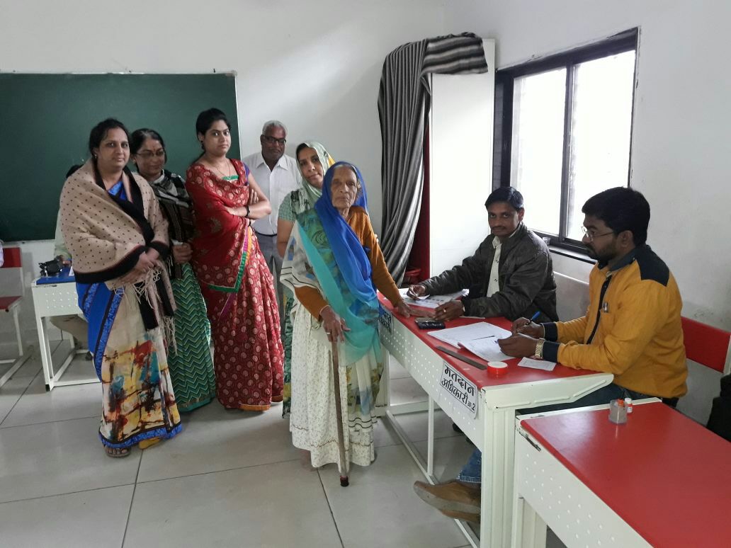 nagriya nikay chunav voting Omkareshwar and Badwani 2018