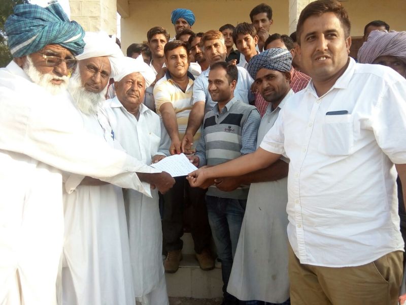 प्रशासन को सरकार के नाम ज्ञापन सौंपकर इस निर्णय का वापस लेने की मांग की