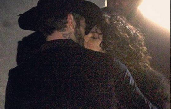 OMG! प्रियंका खुलेआम सड़क पर किसे कर रही हैं किस