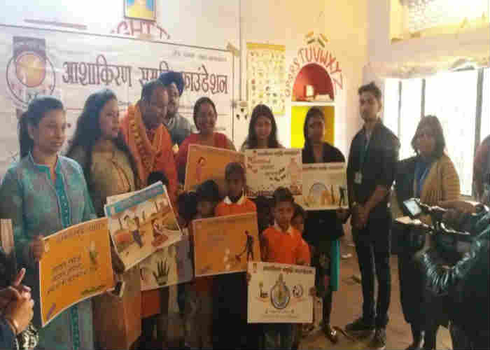 pm narendra modi, narendra modi, narendra modi swachta abhiyan, swacht bharat abhiyan, malin basti, asha kiran foundation, school dress, school bag, awas vikas sector one