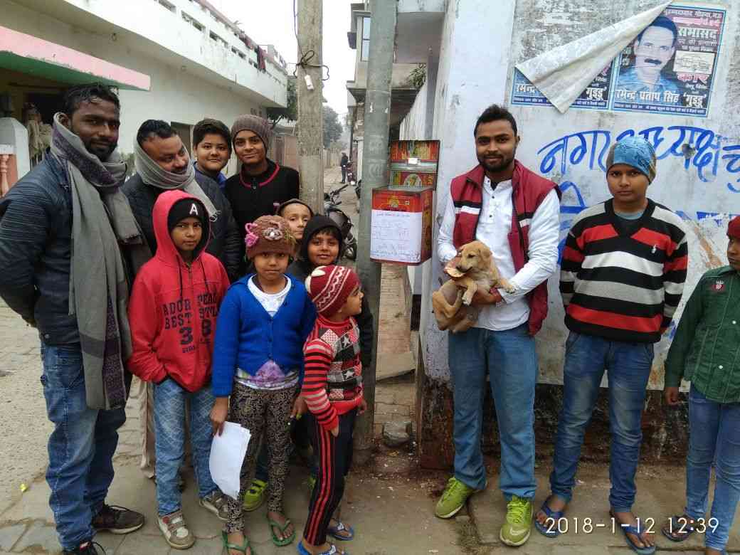 आवारा कुत्तों के लिए बीएचयू के छात्र यतीन्द्र ने खोला रोटी बैंक, देखें तस्वीरें