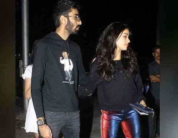 अब जाह्नवी कपूर की जिंदगी में ये कौन आया!