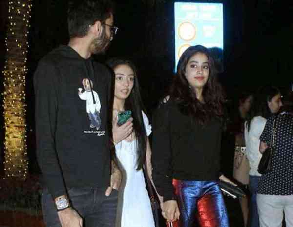 अब जाह्नवी कपूर की जिंदगी में ये कौन आया!