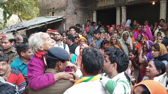 सीएम योगी के एक फोन कॉल के बाद शहीद लाल के अंतिम संस्कार के लिए राजी हुए परिजन