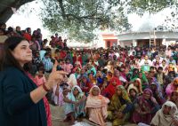 मेनका गांधी 