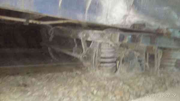 train derails