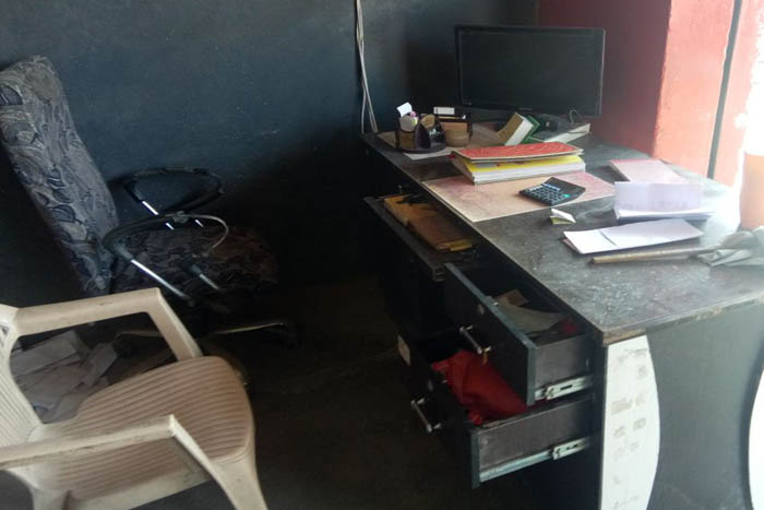 दुकान में चोरी