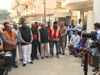 Mayor acting in song