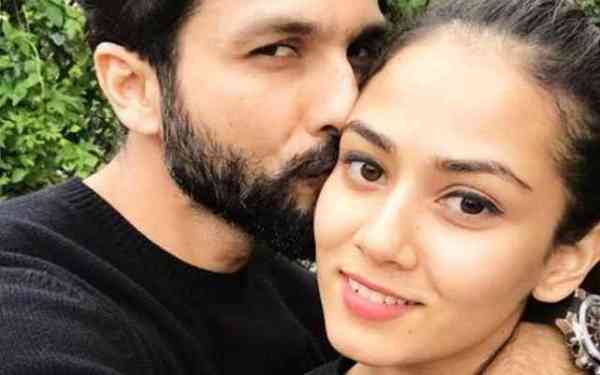 करणी सेना का खौफ भूल शाहिद पद्मावत रिलीज पर इस तरह मना रहे हैं खुशियां, तस्वीरें हैरान कर देंगी!!