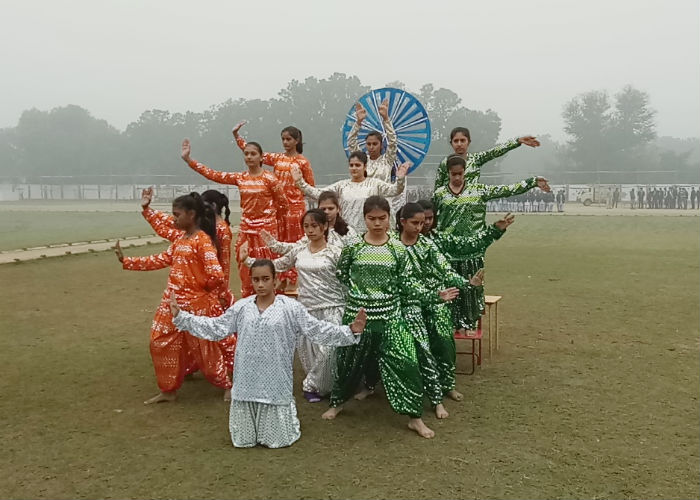 Republic Day 2018: जम्हूरियत के जश्न में डूबे लोग, बच्चों ने बिखेरे देशभक्ति के रंग