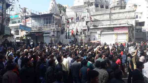 pics: udaipur jagdish chowk band udaipur